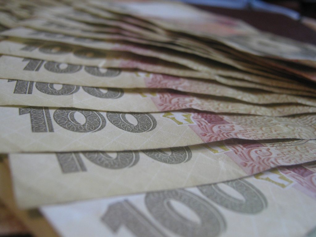 Банкноти гривні 100
