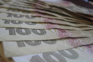 Банкноти гривні 100