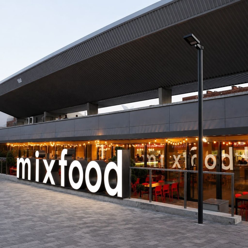 Вивіска українського сервісу доставки їжі Mixfood, заснованого у 2010 році