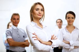 Ділові жінки на білому тлі