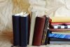 Книги, вінтаж, різнокольорові палітурки, стос