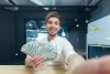 Долари, гроші, чоловік