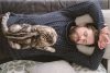 чоловік, сон, котик