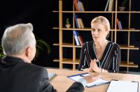 Як просити про велику послугу на роботі. Фото: Depositphotos