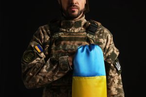 Ветерани на ринку праці: які вакансії й зарплати пропонують. Фото: Depositphotos